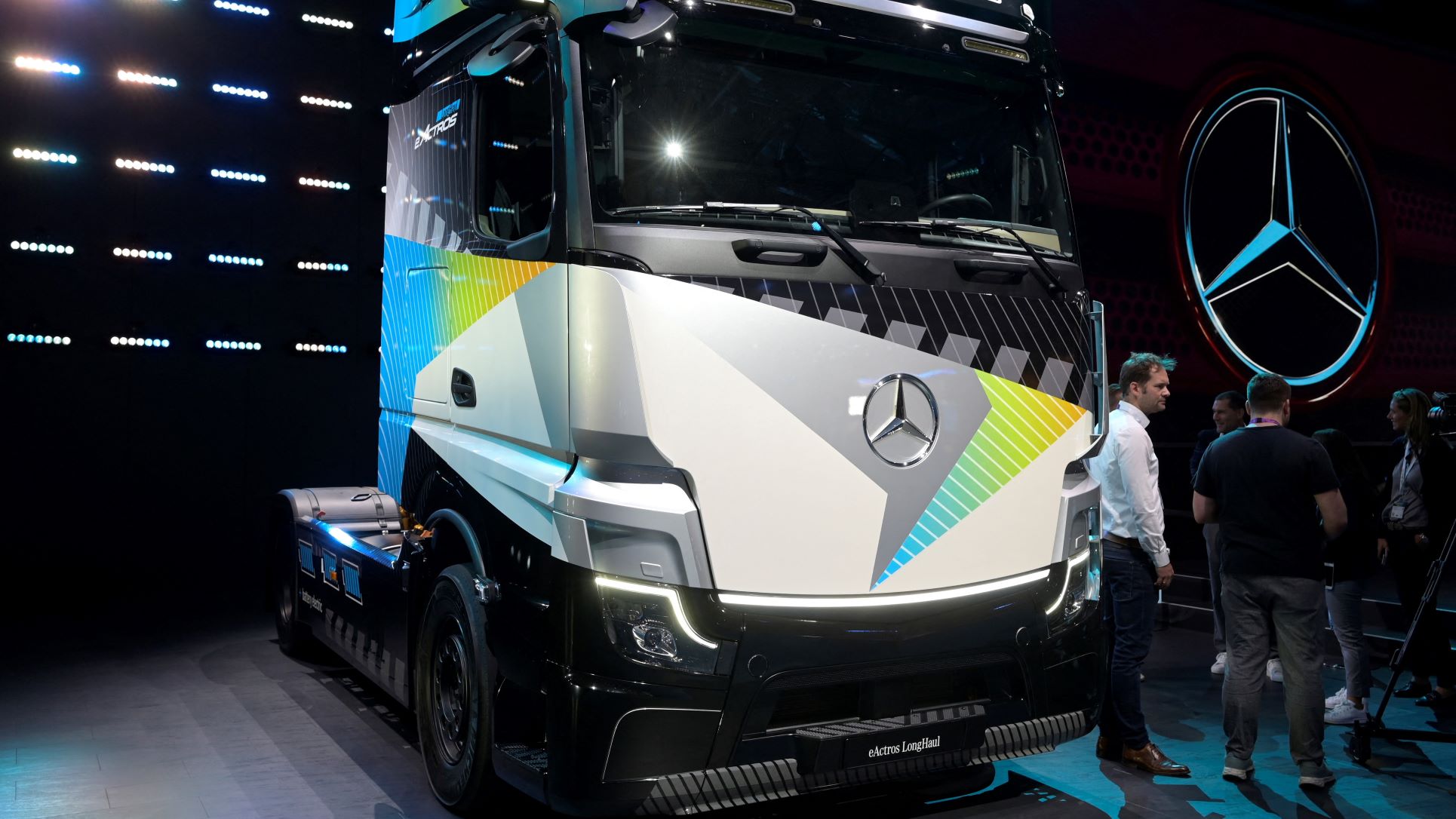 Daimler Truck Overcomes Supply Chain Shortages With 14.2% Sales ...